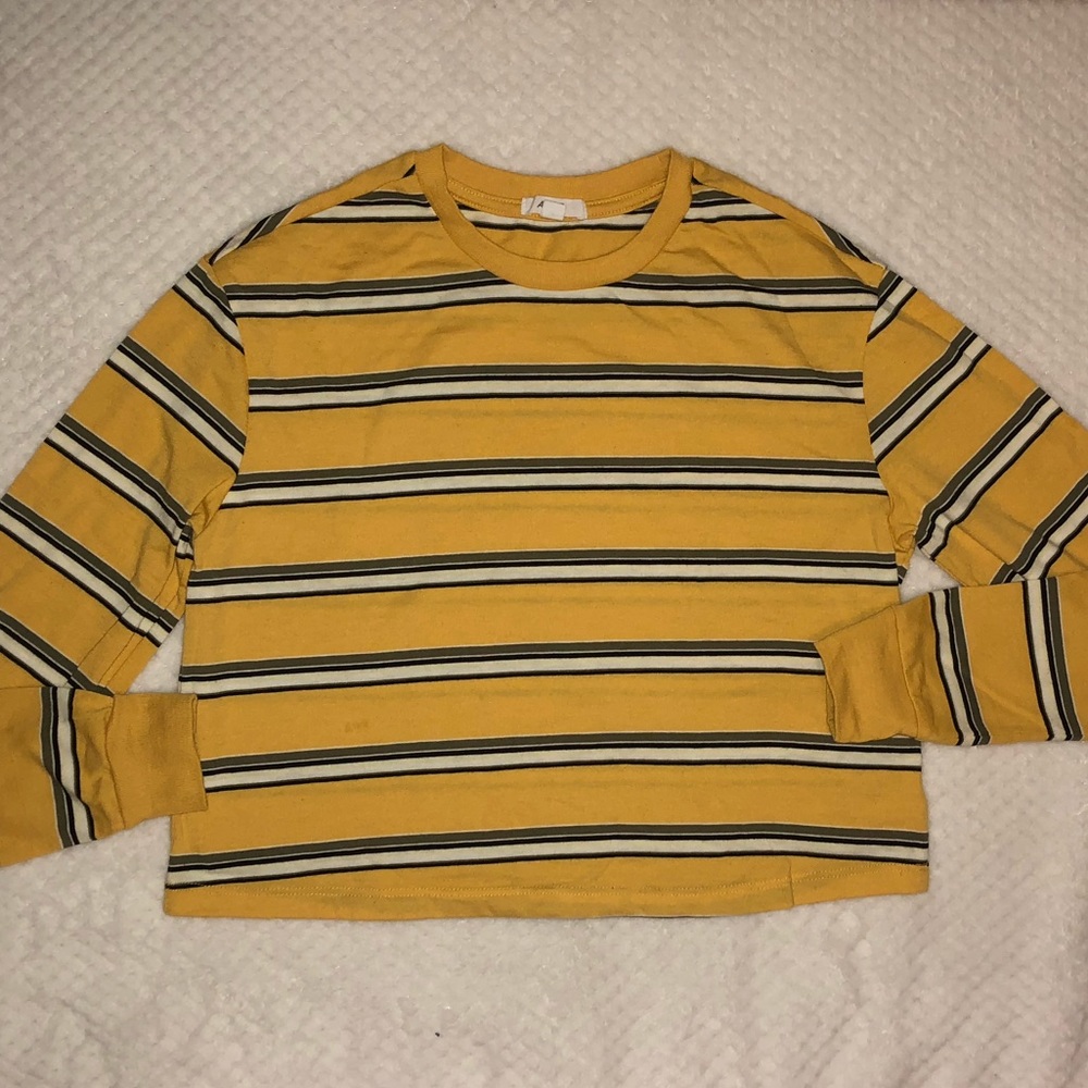 🌻3/26$ Yellow Striped Long-sleeve Tee🌻
